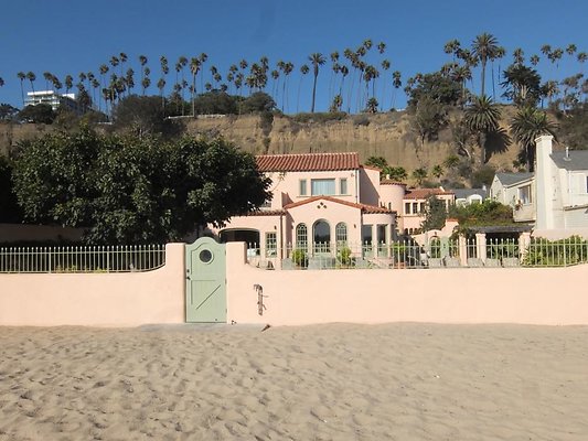 MALIBU COLONY BACHELOR BEACH HOUSE