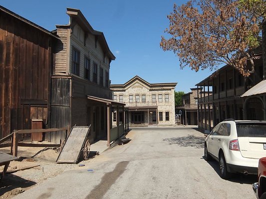 UNIVERSAL WESTERN STREETS