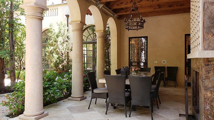 2555 Benedict Canyon - LA - 101