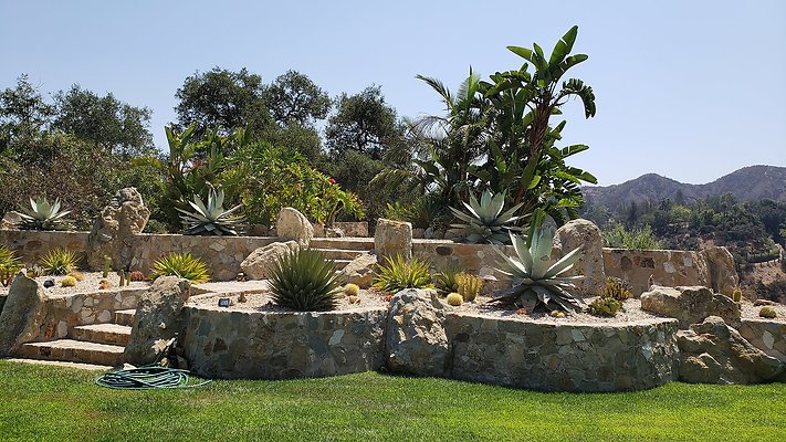 2555 Benedict Canyon - LA - 91