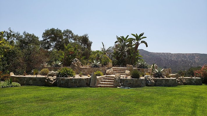 2555 Benedict Canyon - LA - 90